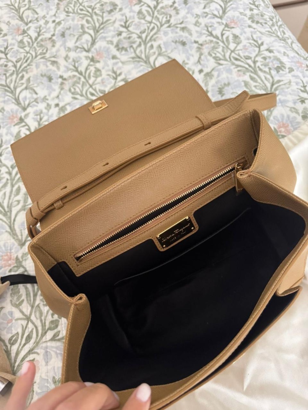Salvatore Ferragamo Taupe Leather Top-Handle Crossbody with Gold Gancini - Picture 3 of 4